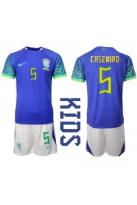 Brazilië Casemiro #5 Babytruitje Uit tenue Kind WK 2022 Korte Mouw (+ Korte broeken)